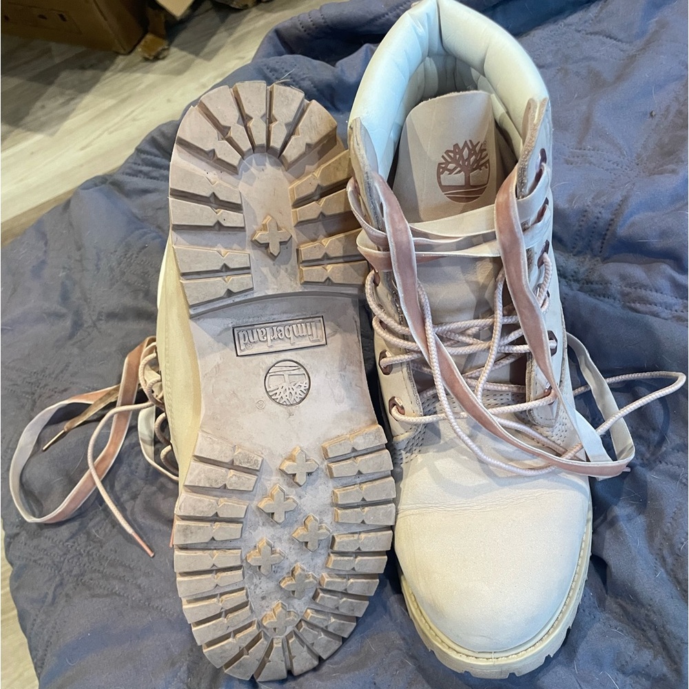 Pink Timberlands - Picture 3 of 3